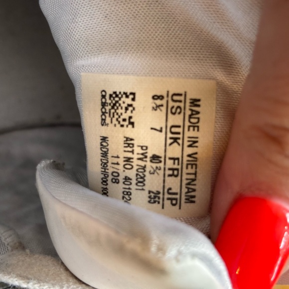 Adidas high top with gold accents - some scruffs but they are able to wash off - Picture 3 of 7